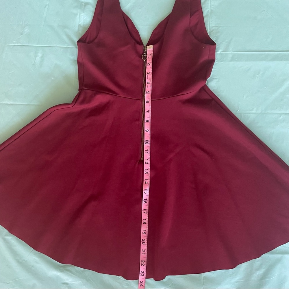 RED DRESS - Picture 7 of 13